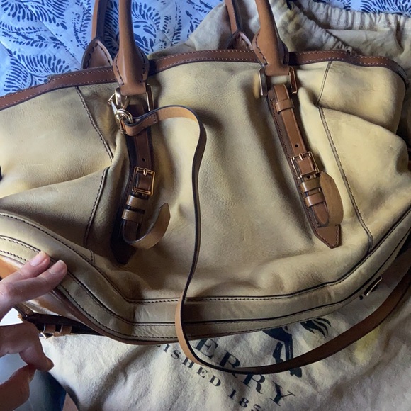 Tan Burberry bag - Picture 3 of 3